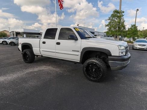 Used 2005 Chevrolet Silverado 2500 LS w/ Snow Plow Prep Package AWD/4WD image 12