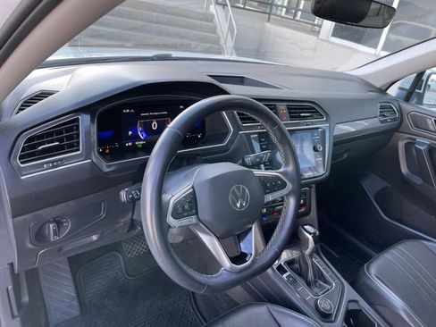 Used 2023 Volkswagen Tiguan SE AWD/4WD image 6