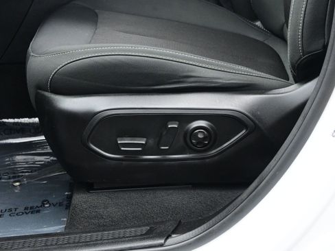 Used 2024 Jeep Grand Cherokee Laredo X image 11