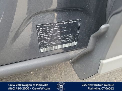 Certified 2025 Volkswagen Tiguan SE image 35