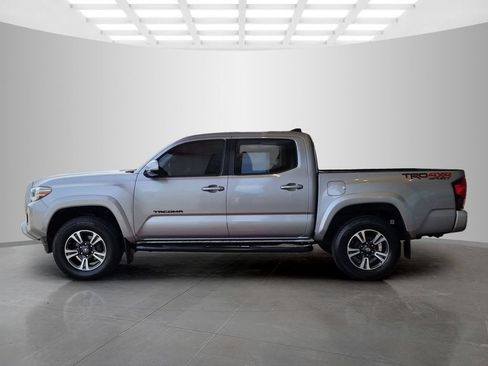 Used 2019 Toyota Tacoma TRD Sport w/ Technology Package AWD/4WD image 8