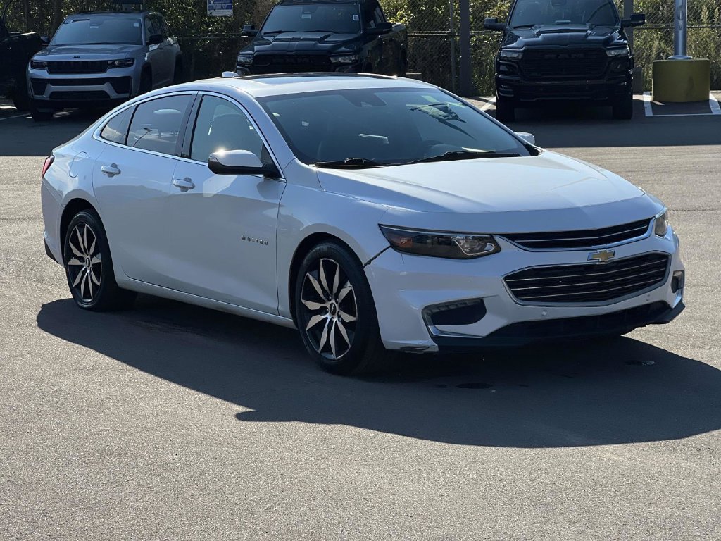 Used 2017 Chevrolet Malibu LT w/ Leather Package FWD image 8