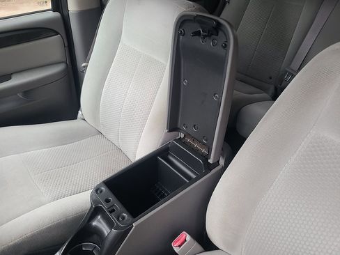 Used 2007 GMC Envoy SLE image 38