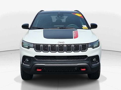 Used 2025 Jeep Compass Trailhawk AWD/4WD image 9