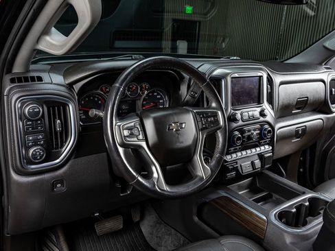 Used 2021 Chevrolet Silverado 1500 LT Trail Boss w/ Convenience Package II image 16