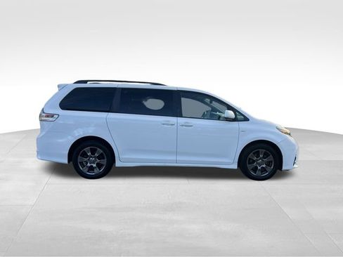 Used 2019 Toyota Sienna SE image 6