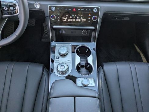 Used 2025 Genesis GV80 2.5T AWD/4WD image 19