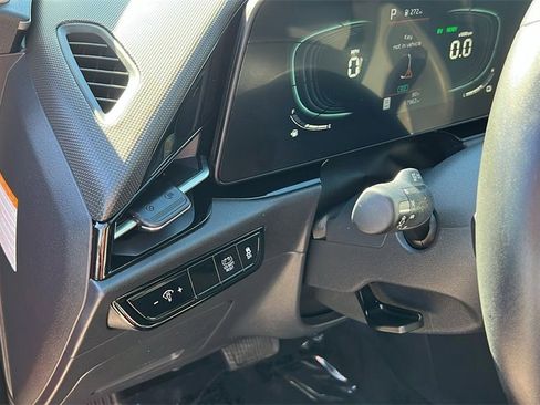 Used 2023 Kia Niro EX image 10
