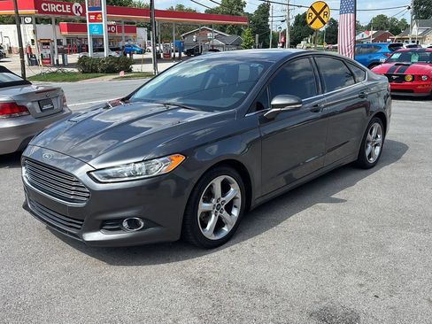 Used 2015 Ford Fusion SE w/ Equipment Group 201A FWD image 5