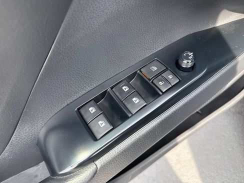 Used 2018 Toyota Camry LE FWD image 10