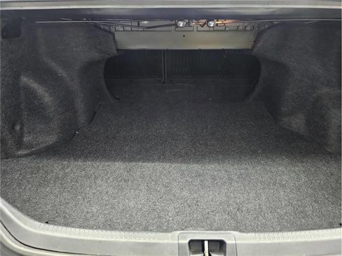 Used 2015 Toyota Camry XLE FWD image 12