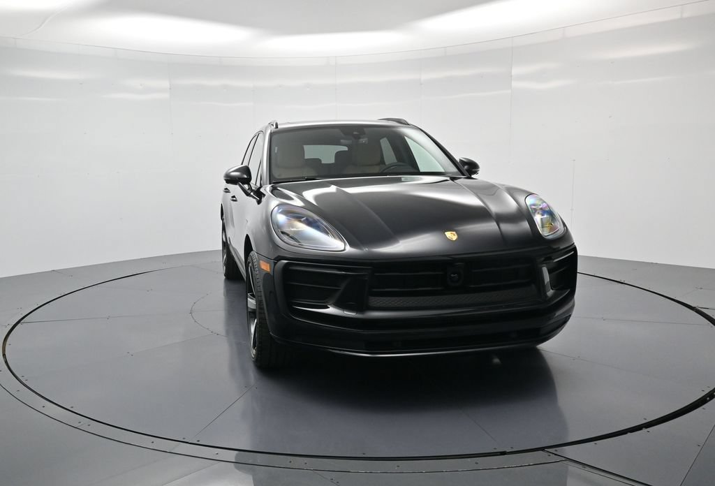 Used 2026 Porsche Macan AWD/4WD image 33