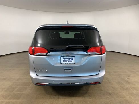 Used 2020 Chrysler Pacifica Touring w/ Advanced Safetytec Group FWD image 10