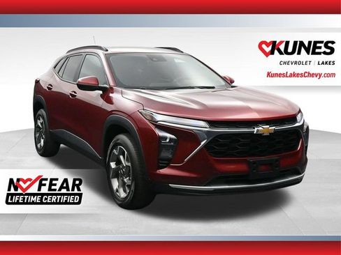 Used 2025 Chevrolet Trax LT FWD image 1