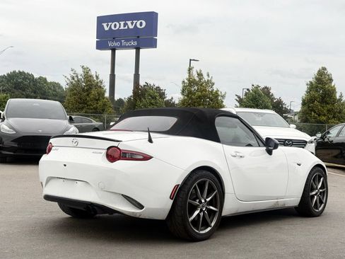 Used 2020 MAZDA MX-5 Miata Sport RWD image 14