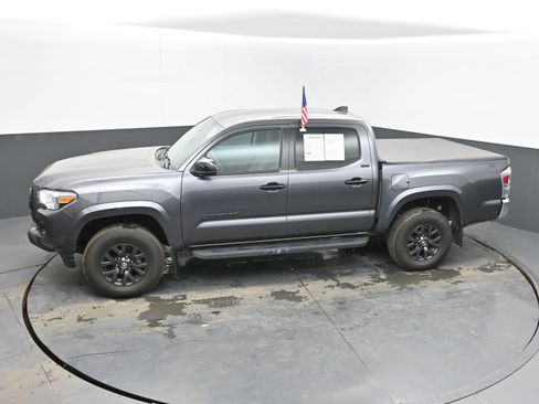 Used 2022 Toyota Tacoma SR5 w/ SR5 Appearance Package (SM) image 33