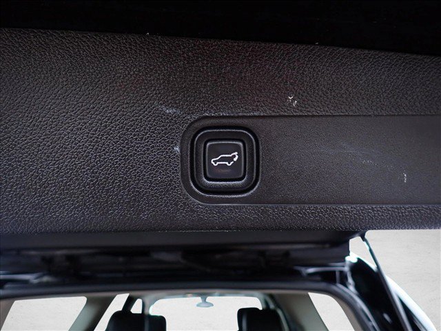 Used 2013 GMC Yukon XL Denali AWD/4WD image 9