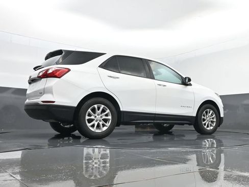 Used 2021 Chevrolet Equinox LS w/ LS Convenience Package AWD/4WD image 23