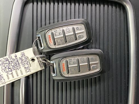 Used 2022 Chrysler Pacifica Touring-L FWD image 20
