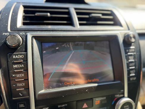 Used 2012 Toyota Camry XLE w/ Leather Pkg image 35