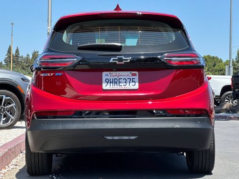 Used 2023 Chevrolet Bolt LT w/ Infotainment Package FWD image 6
