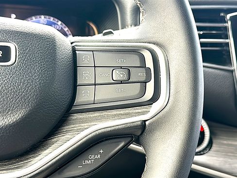 Used 2024 Jeep Wagoneer L Series II image 29