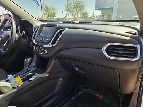 Certified 2018 Chevrolet Equinox LT FWD image 22
