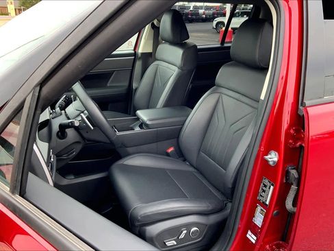 Used 2025 Hyundai Santa Fe SEL FWD image 8