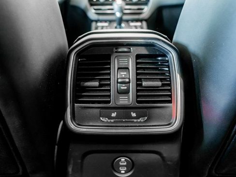 Certified 2025 Porsche Macan image 26