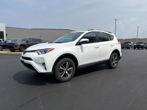 Used 2018 Toyota RAV4 XLE AWD/4WD image 3