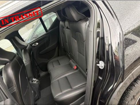 Used 2023 Volvo XC40 B5 Core w/ Convenience Package AWD/4WD image 7