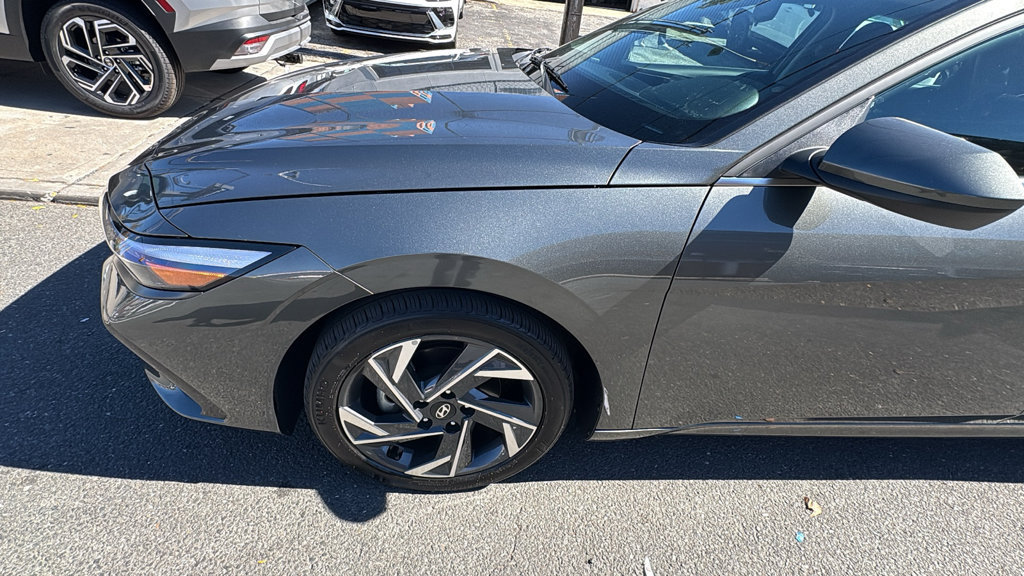 Used 2024 Hyundai Elantra SEL w/ Convenience Package FWD image 9