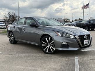 Used 2021 Nissan Altima 2.5 SR video 2