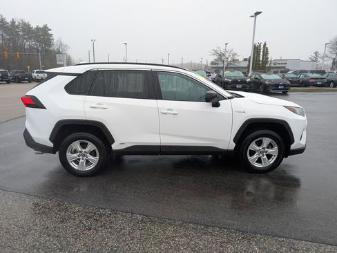 Used 2021 Toyota RAV4 LE AWD/4WD image 6