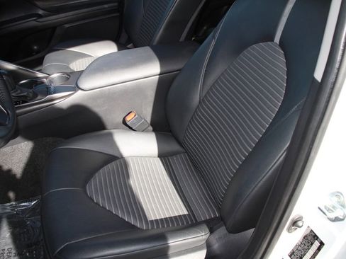 Used 2022 Toyota Camry SE w/ Convenience Package image 24