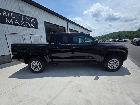 Used 2024 Toyota Tacoma SR5 AWD/4WD image 5
