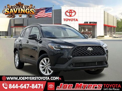 Used 2025 Toyota Corolla Cross LE image 1