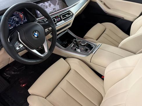 Used 2022 BMW X5 xDrive40i w/ Parking Assistance Package AWD/4WD image 11