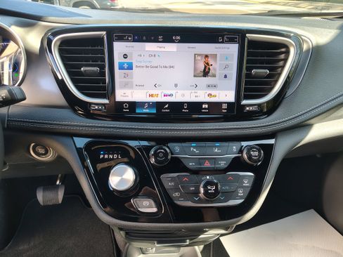 New 2026 Chrysler Pacifica Select image 33