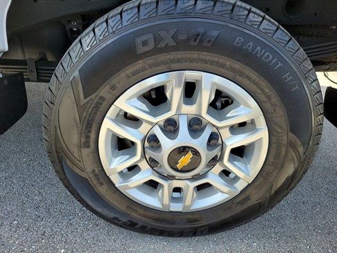 Used 2025 Chevrolet Silverado 2500 LT w/ Convenience Package AWD/4WD image 9