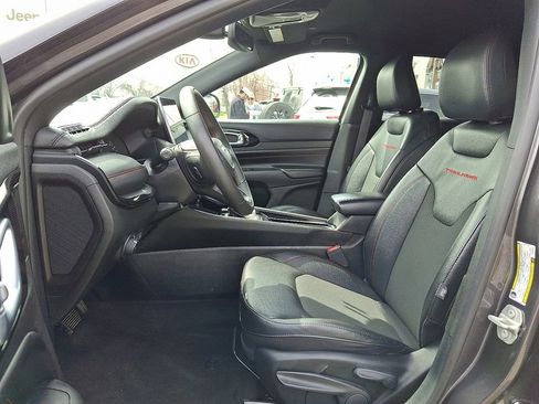 Used 2024 Jeep Compass Trailhawk image 14