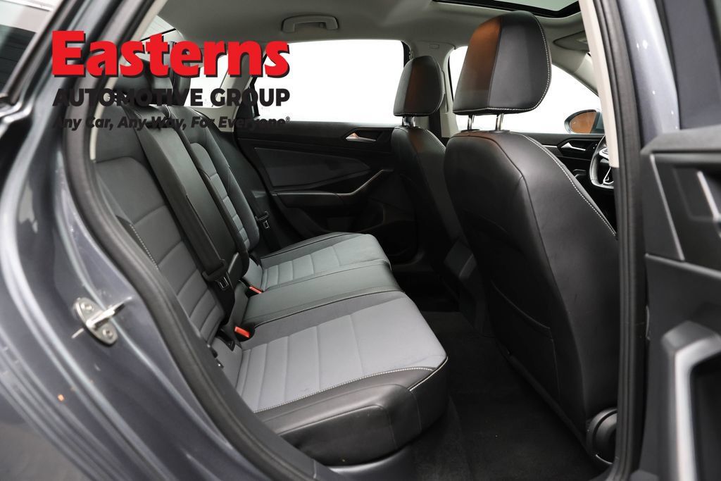 Used 2025 Volkswagen Jetta SE FWD image 22