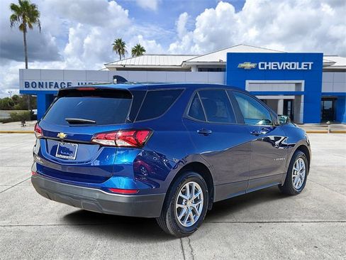 Used 2022 Chevrolet Equinox LS w/ LS Convenience Package image 4