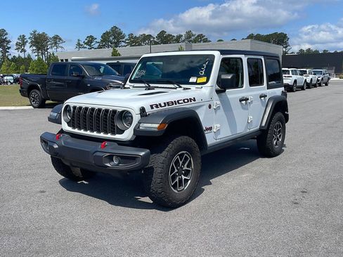 Used 2025 Jeep Wrangler Unlimited Rubicon AWD/4WD image 3
