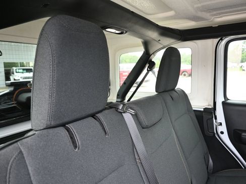 Used 2024 Jeep Wrangler Unlimited Sport AWD/4WD image 30