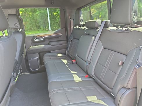 Used 2023 Chevrolet Silverado 1500 High Country w/ Z71 Off-Road Package AWD/4WD image 13