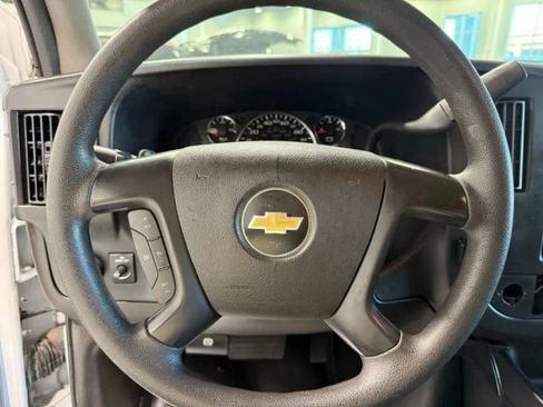 Used 2015 Chevrolet Express 3500 RWD image 14