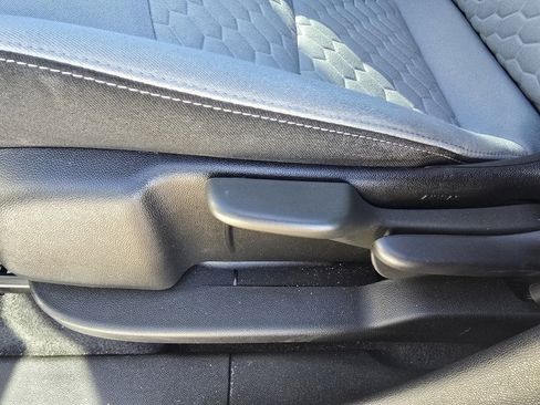 Used 2020 Chevrolet Equinox LS image 16