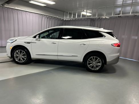 Used 2023 Buick Enclave Essence w/ Experience Buick Package FWD image 4