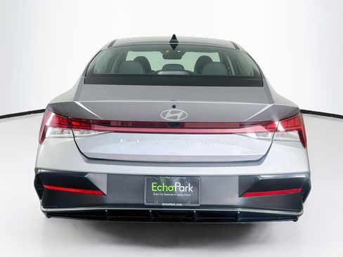 Used 2025 Hyundai Elantra Limited FWD image 7